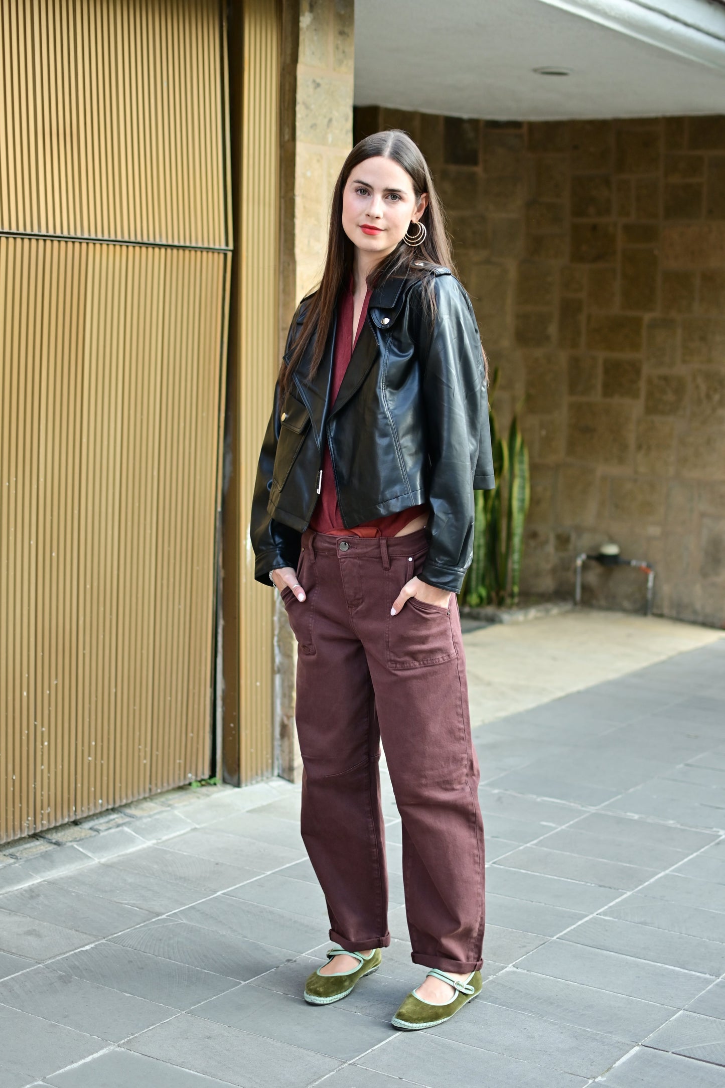 Jean barrel café rojizo